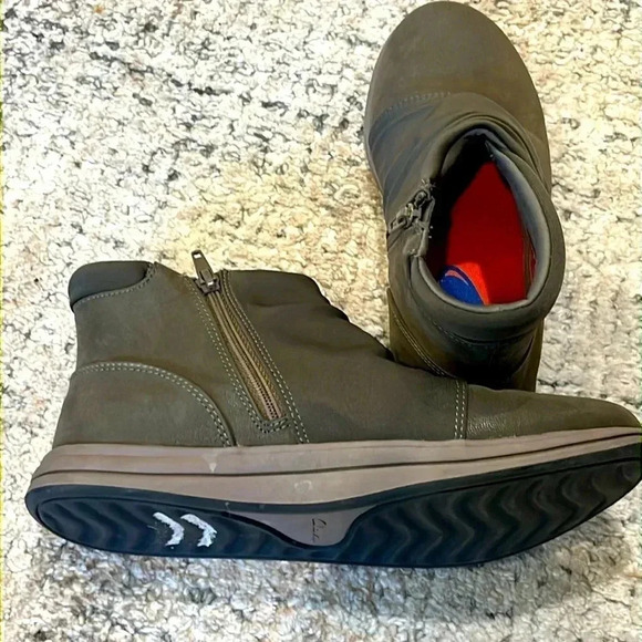 CLARKS Breeze Dusk Ankle Boot Womens 7 Olive Green Zippered Booties - Picture 6 of 11